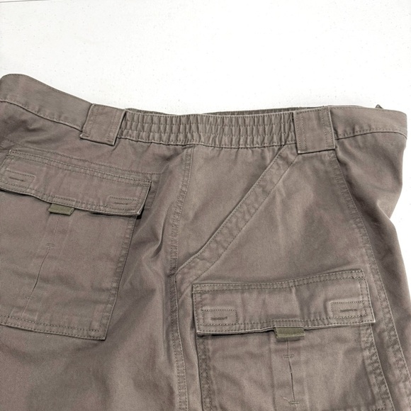 Roundtree & Yorke Cargo Shorts Side Elastic Waist Pockets Cotton Men’s Size 44 - Picture 3 of 9